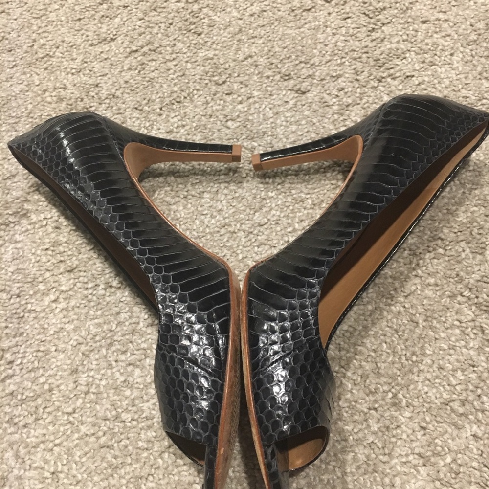 Navy peep toe heels - Picture 1 of 3